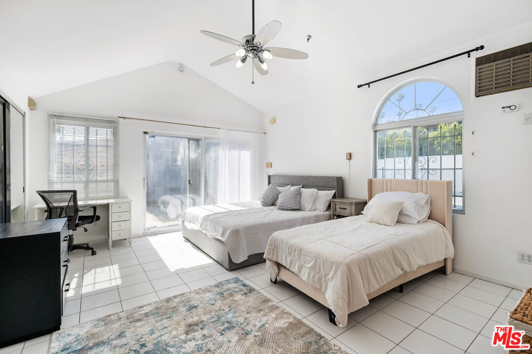 140 North Carson Road Beverly Hills, CA 90211 - Photo 20 of 28 a bedroom with double bed and a window