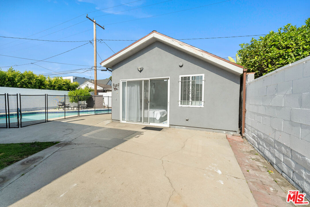 140 North Carson Road Beverly Hills, CA 90211 - Photo 25 of 28 a front view of a house with a yard