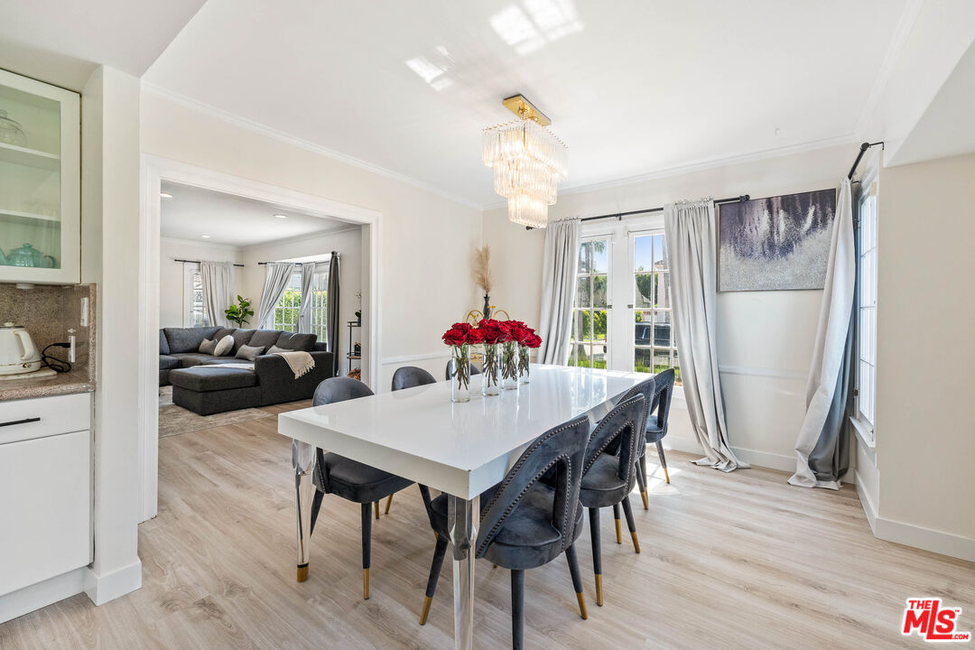 140 North Carson Road Beverly Hills, CA 90211 - Photo 4 of 28 a view of a dining room with furniture and wooden floor