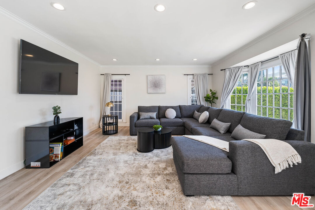 140 North Carson Road Beverly Hills, CA 90211 - Photo 10 of 28 a living room with furniture and a flat screen tv