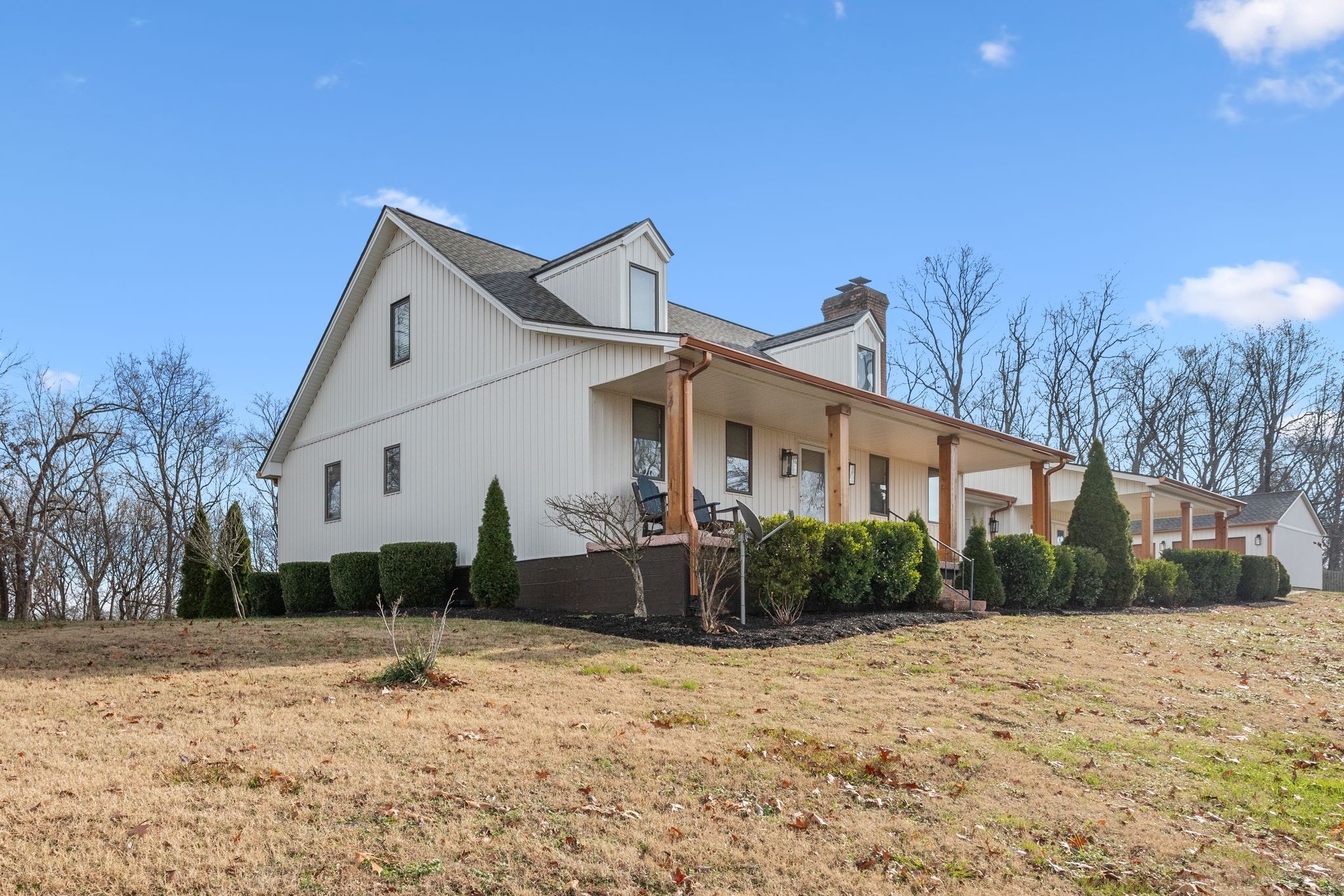 881 Mt Olivet Road Columbia, TN 38401 - Photo 3 of 68 a front view of a house with a yard