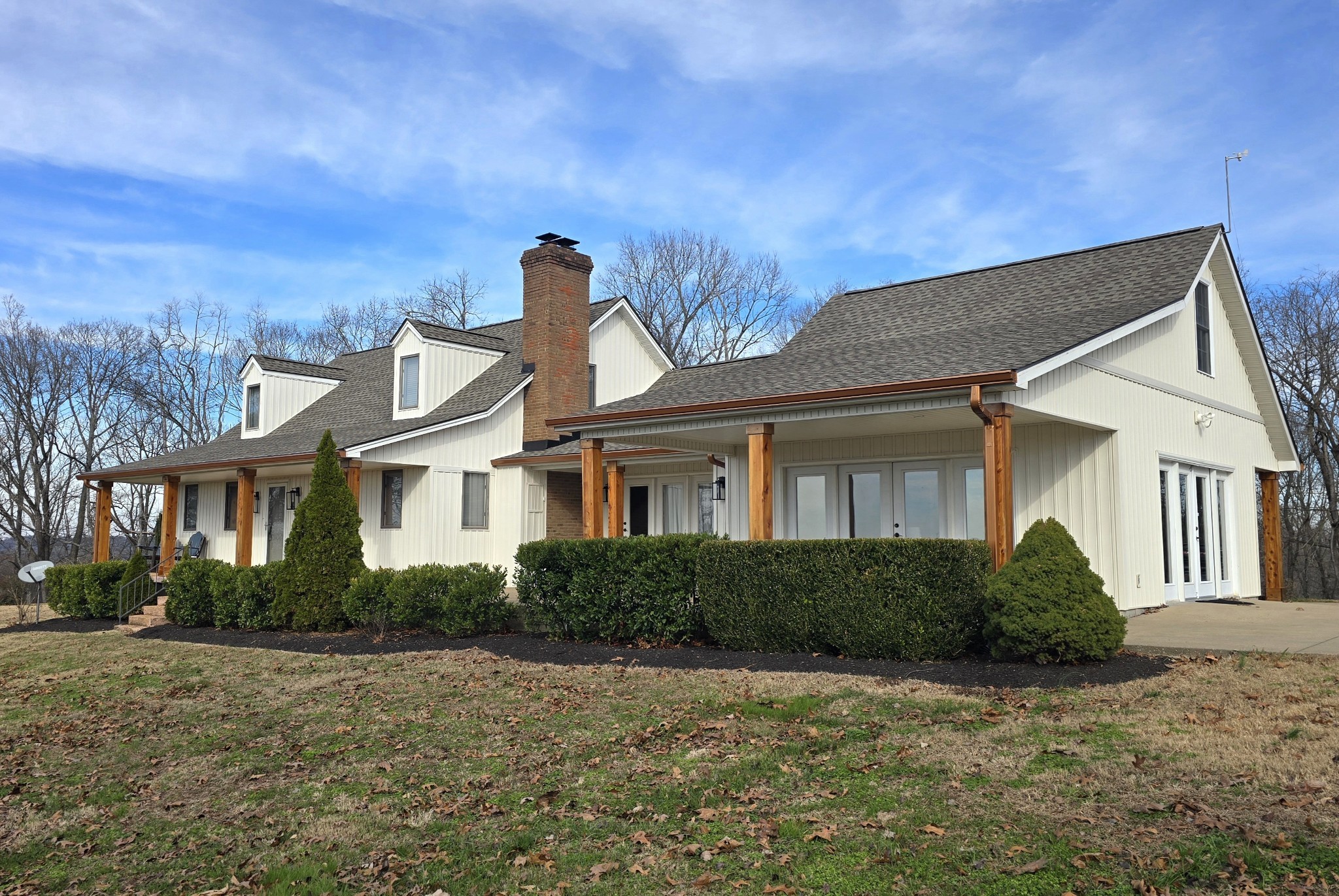 881 Mt Olivet Road Columbia, TN 38401 - Photo 5 of 68 a front view of a house with a garden
