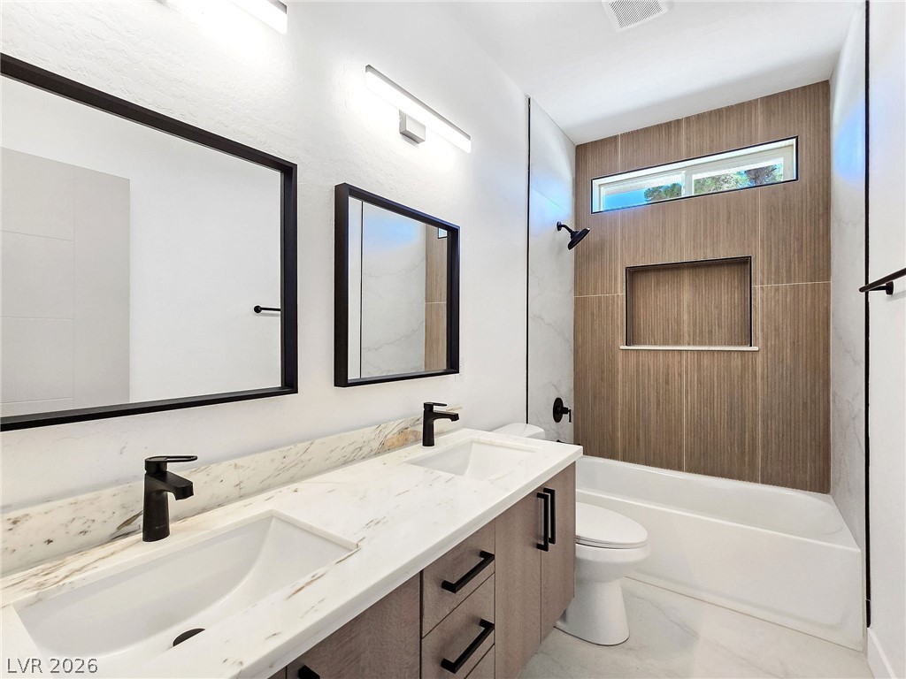 1120 West Gamebird Road Pahrump, NV 89048 - Photo 22 of 36 Full bath with shower / bath combination and double vanity