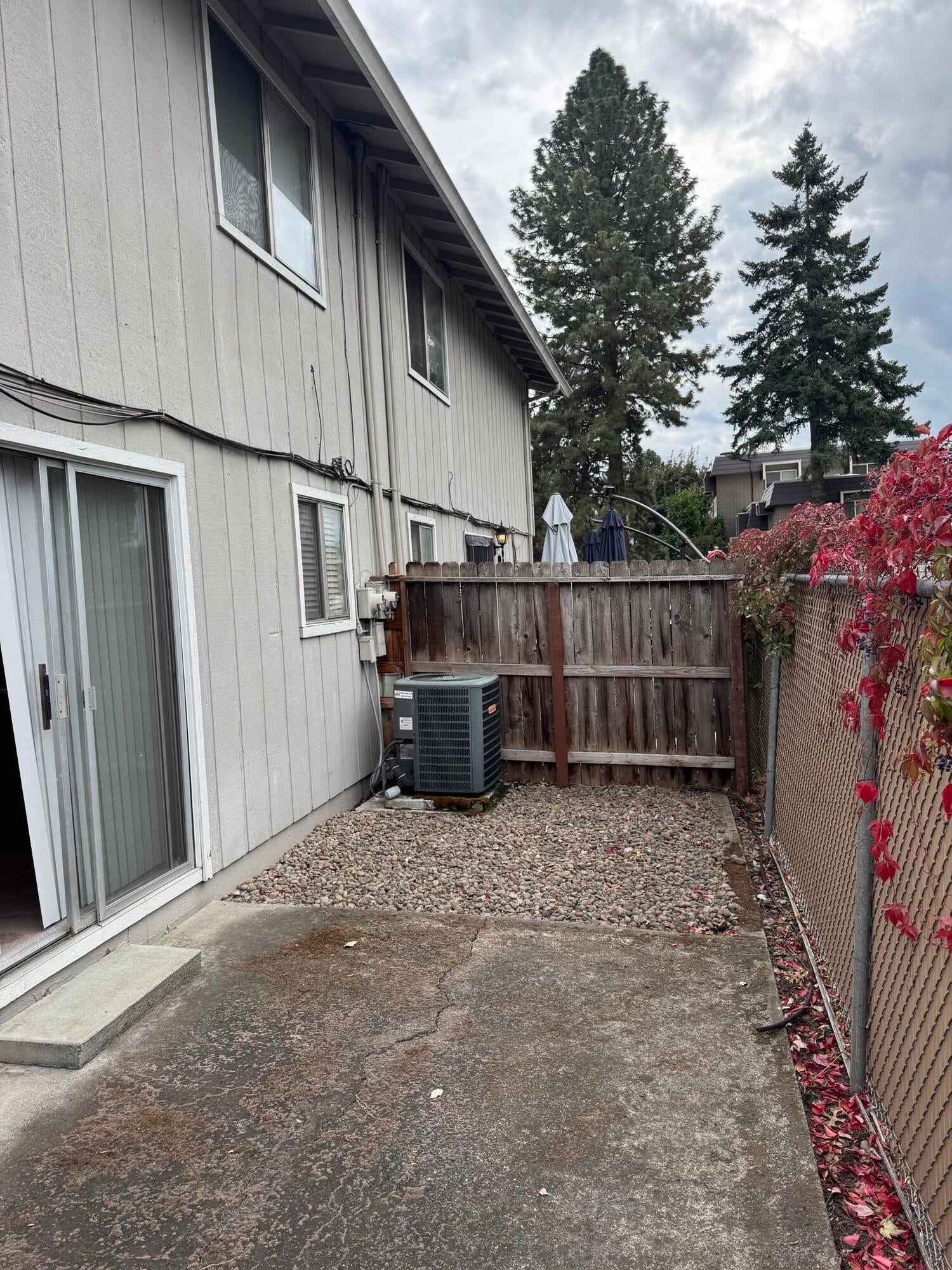 747 Spring Street Medford, OR 97504 - Photo 16 of 17 16