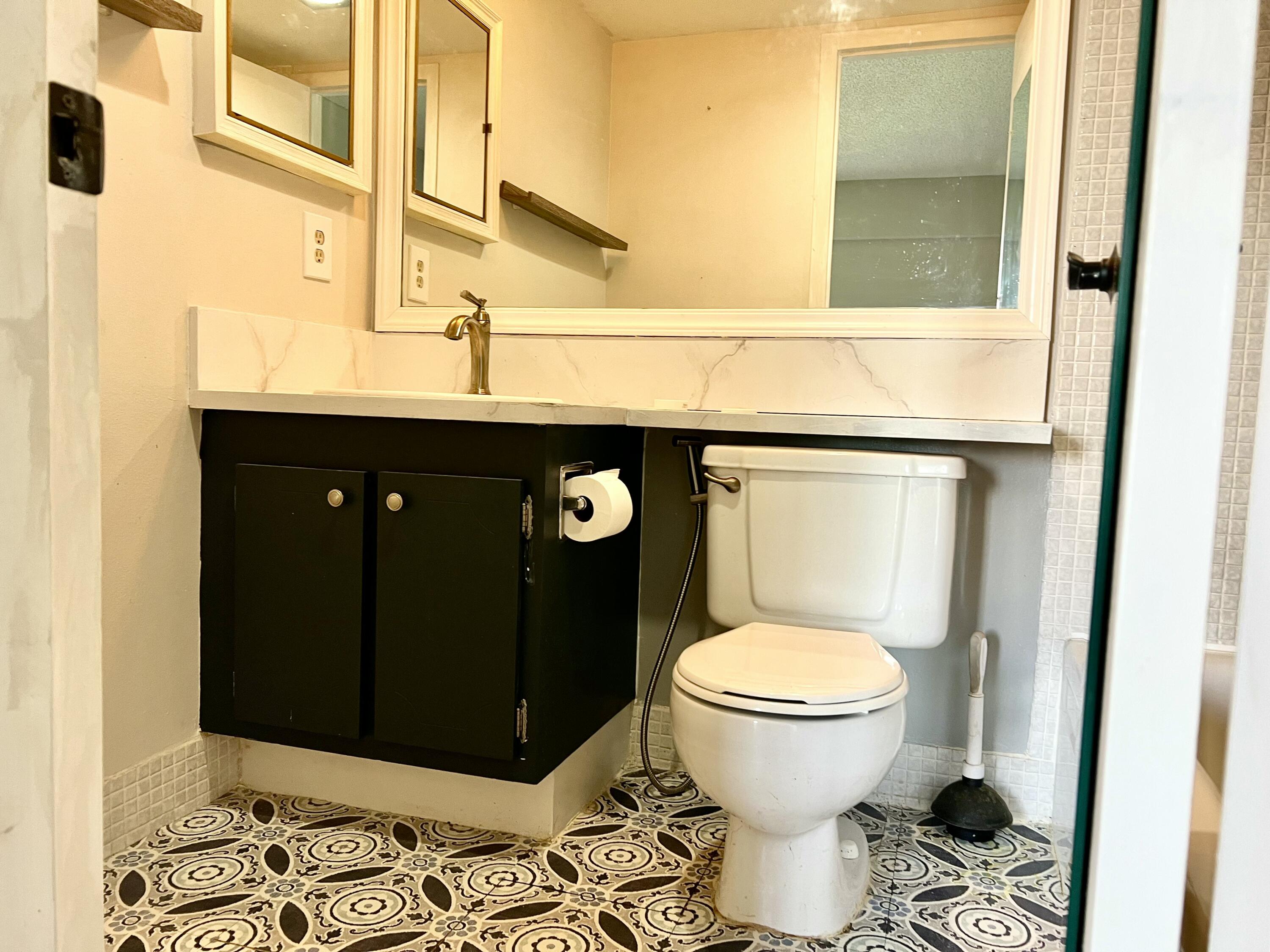 209 Suffolk F Boca Raton, FL 33434 - Photo 20 of 25 Full Bath