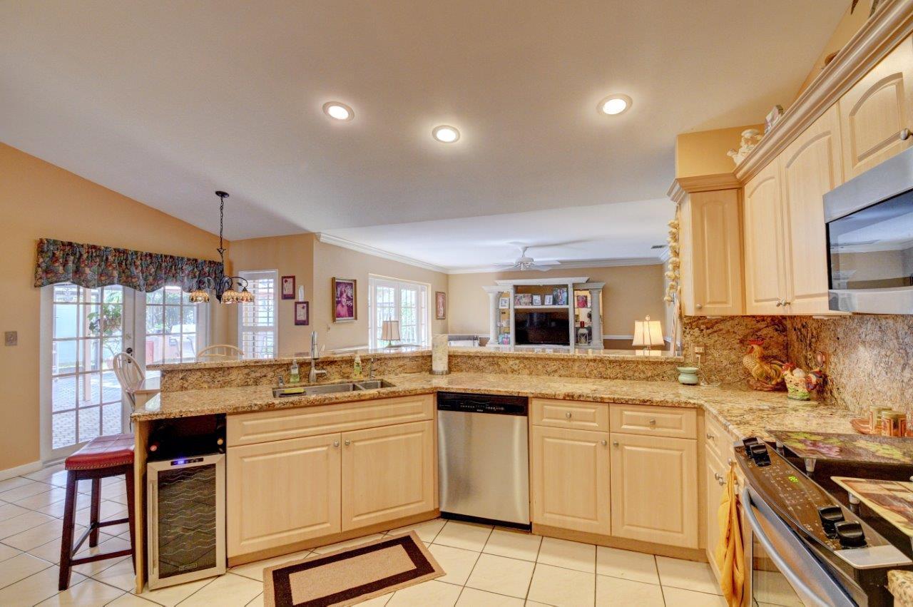 101 Southwest 15th Avenue Boca Raton, FL 33486 - Photo 11 of 43 Kitchen