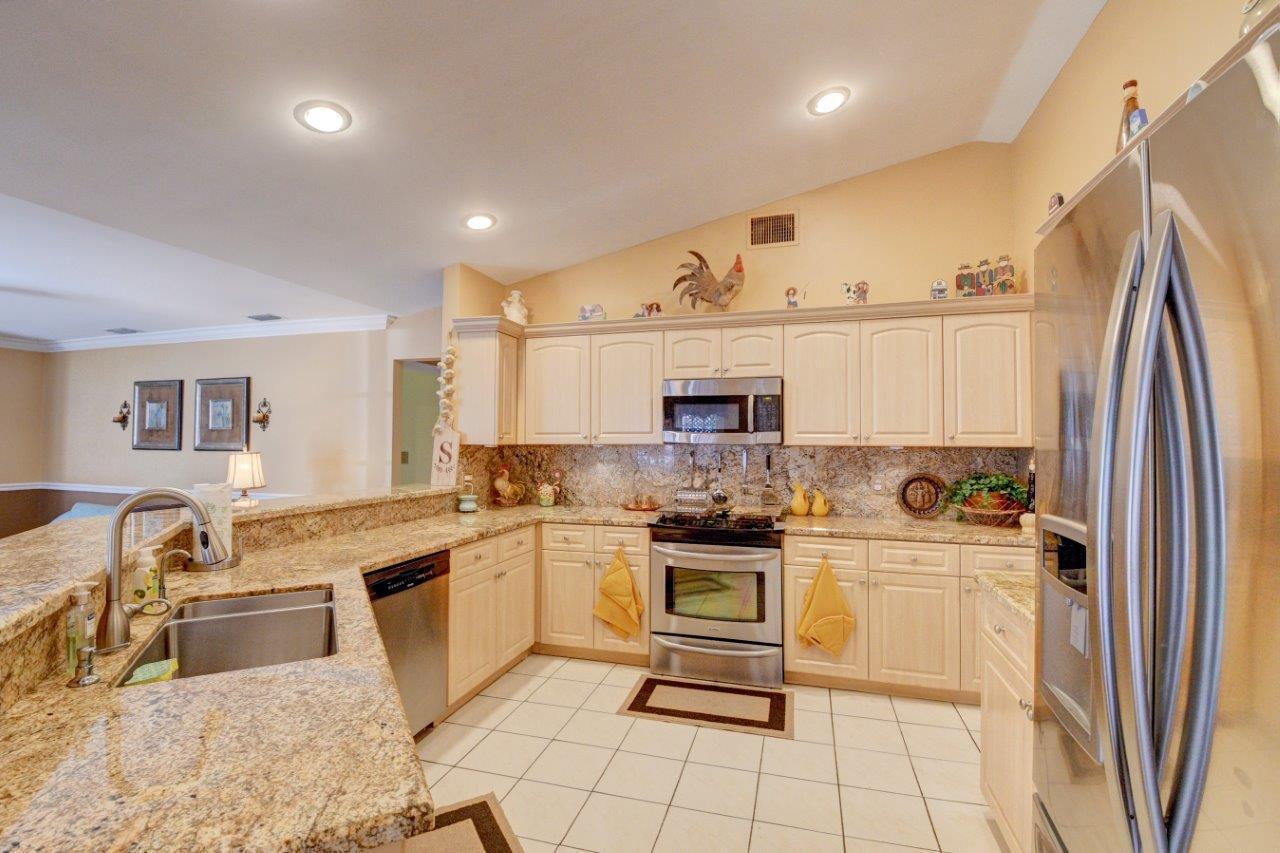 101 Southwest 15th Avenue Boca Raton, FL 33486 - Photo 12 of 43 Kitchen