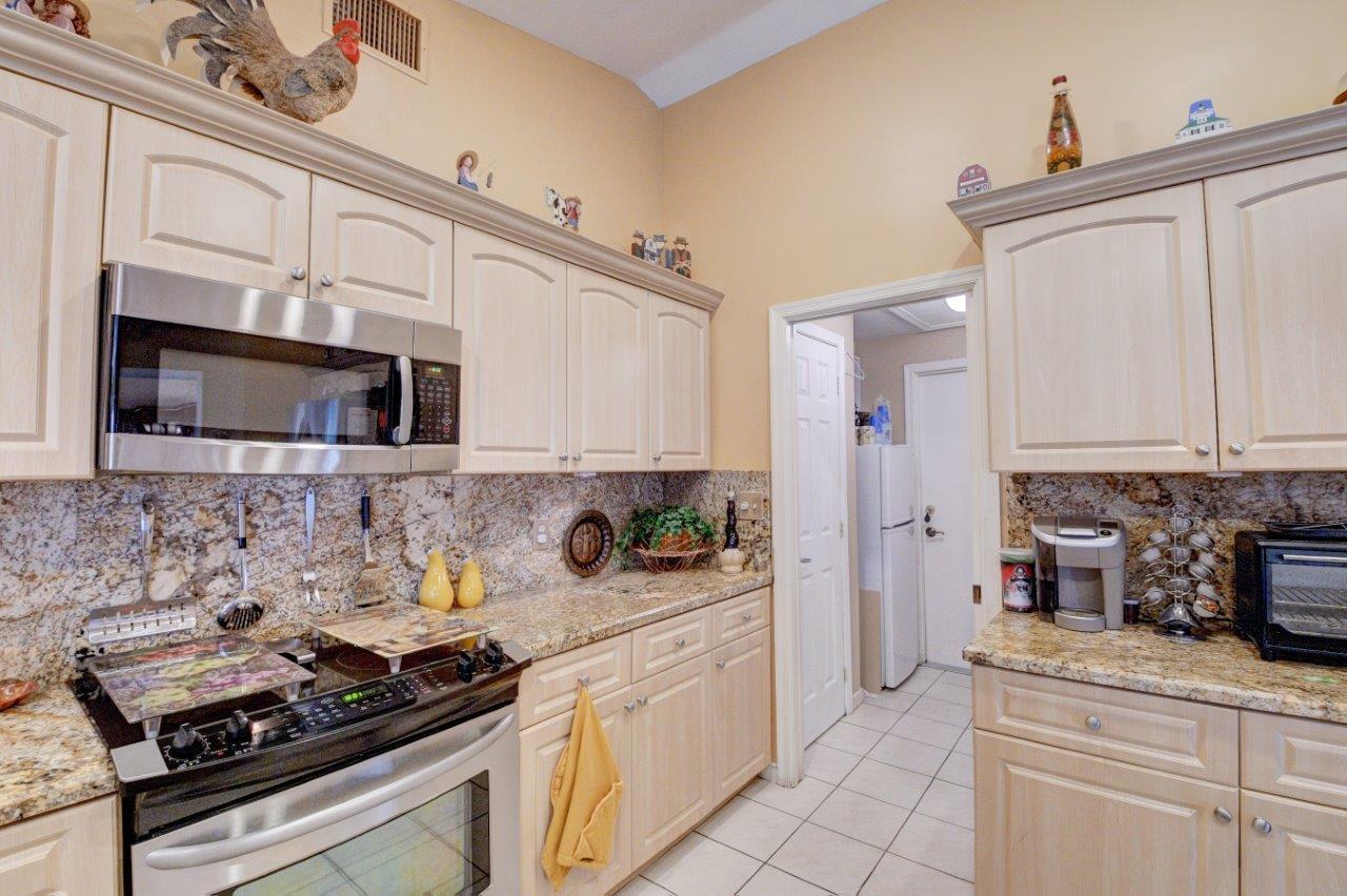 101 Southwest 15th Avenue Boca Raton, FL 33486 - Photo 13 of 43 Kitchen