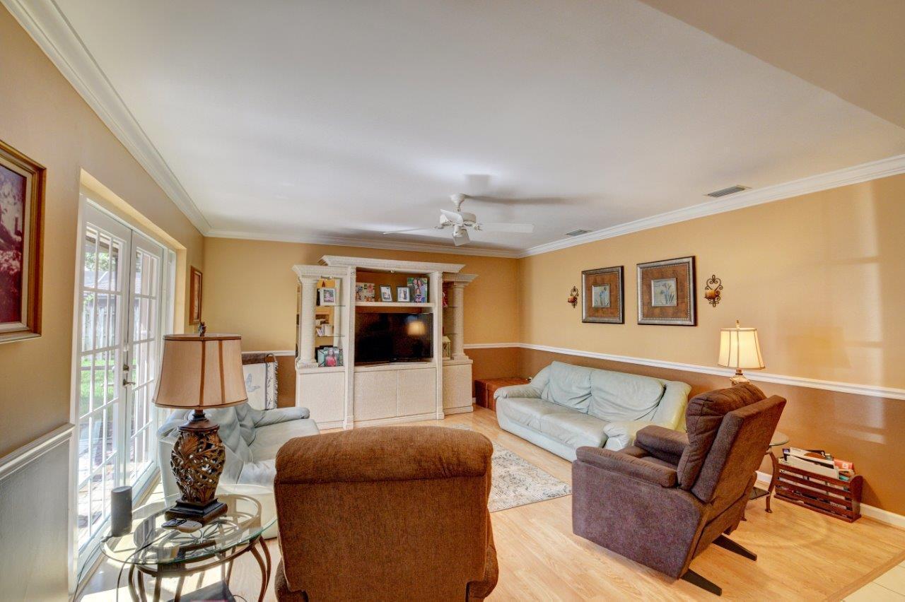 101 Southwest 15th Avenue Boca Raton, FL 33486 - Photo 16 of 43 Family Room