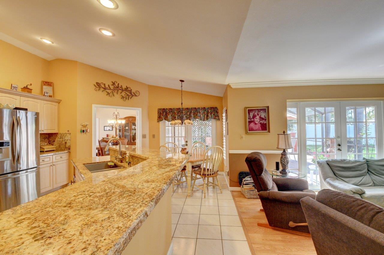 101 Southwest 15th Avenue Boca Raton, FL 33486 - Photo 19 of 43 Family Room