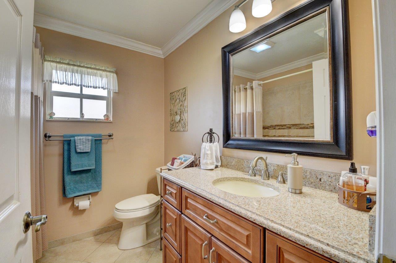 101 Southwest 15th Avenue Boca Raton, FL 33486 - Photo 25 of 43 Guest Bathroom