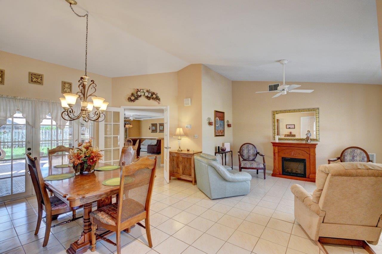 101 Southwest 15th Avenue Boca Raton, FL 33486 - Photo 6 of 43 Dining Area/ Living Room