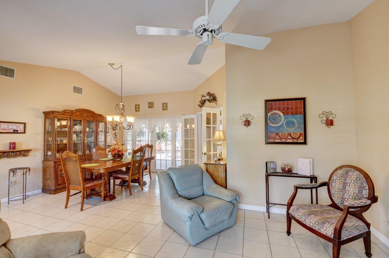 101 Southwest 15th Avenue Boca Raton, FL 33486 - Photo 7 of 43 Living Room
