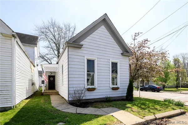 $154,900 | 1102 Beeler Street, New Albany, IN 47150