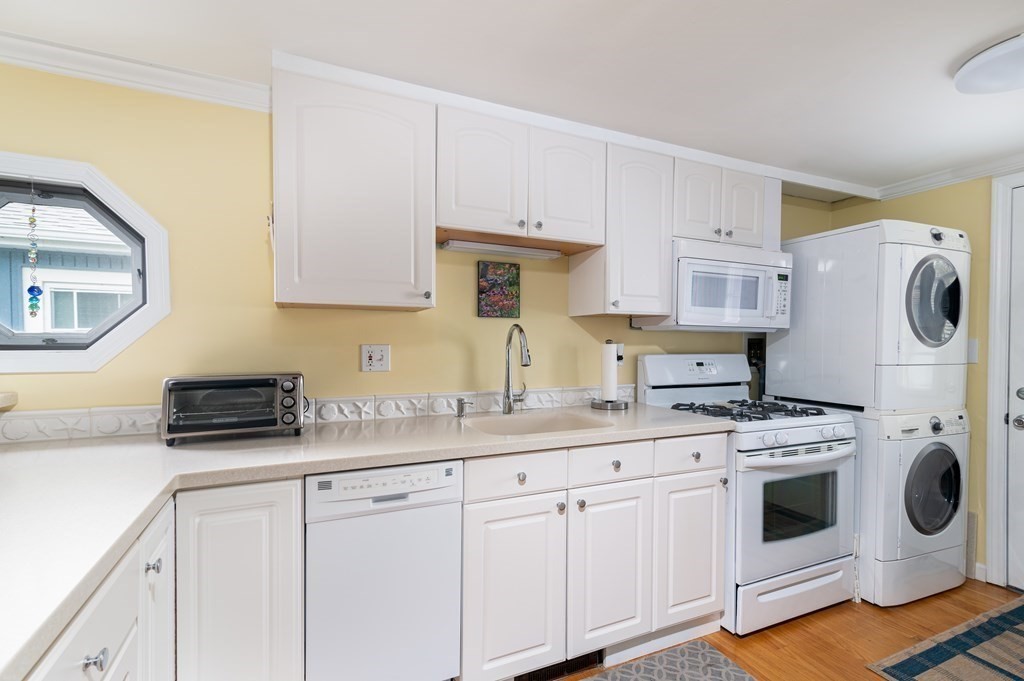 13 Berkley Road Hull, MA 02045 - Photo 5 of 17 Gallery Image 5