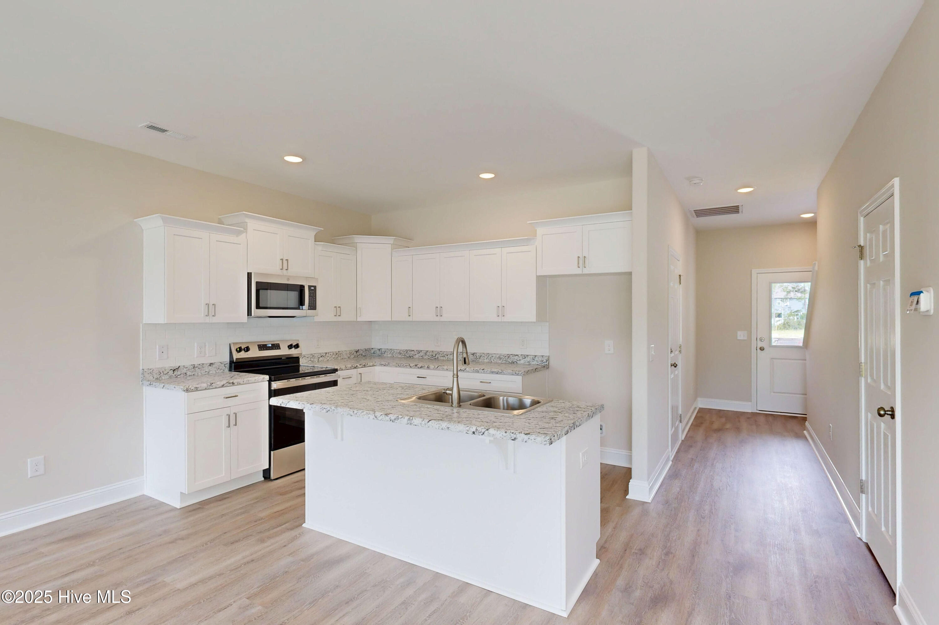 211 Sandpiper Place Holly Ridge, NC 28445 - Photo 5 of 29 211 Sandpiper Place - Interiors - Edited