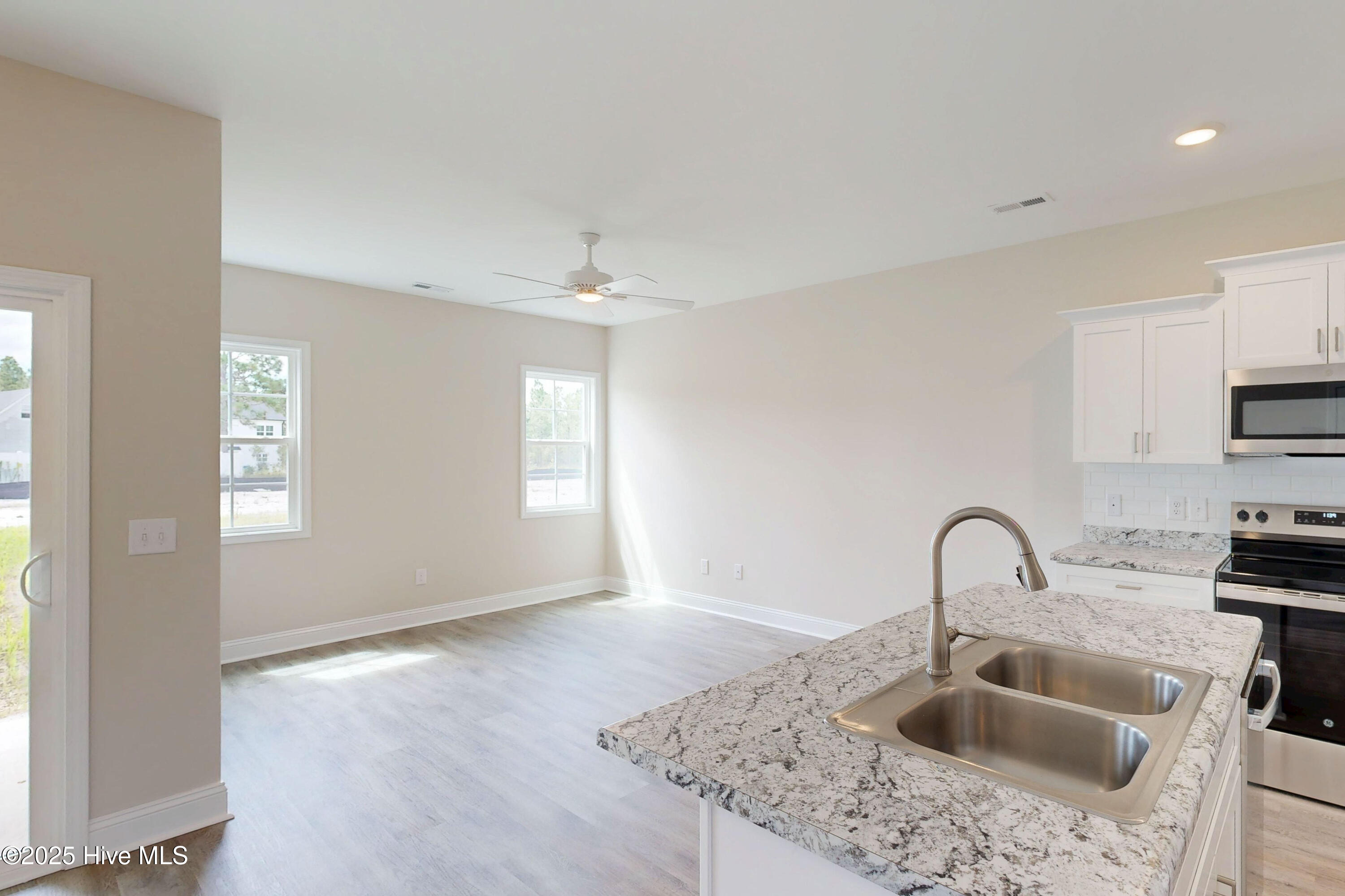 211 Sandpiper Place Holly Ridge, NC 28445 - Photo 7 of 29 211 Sandpiper Place - Interiors - Edited