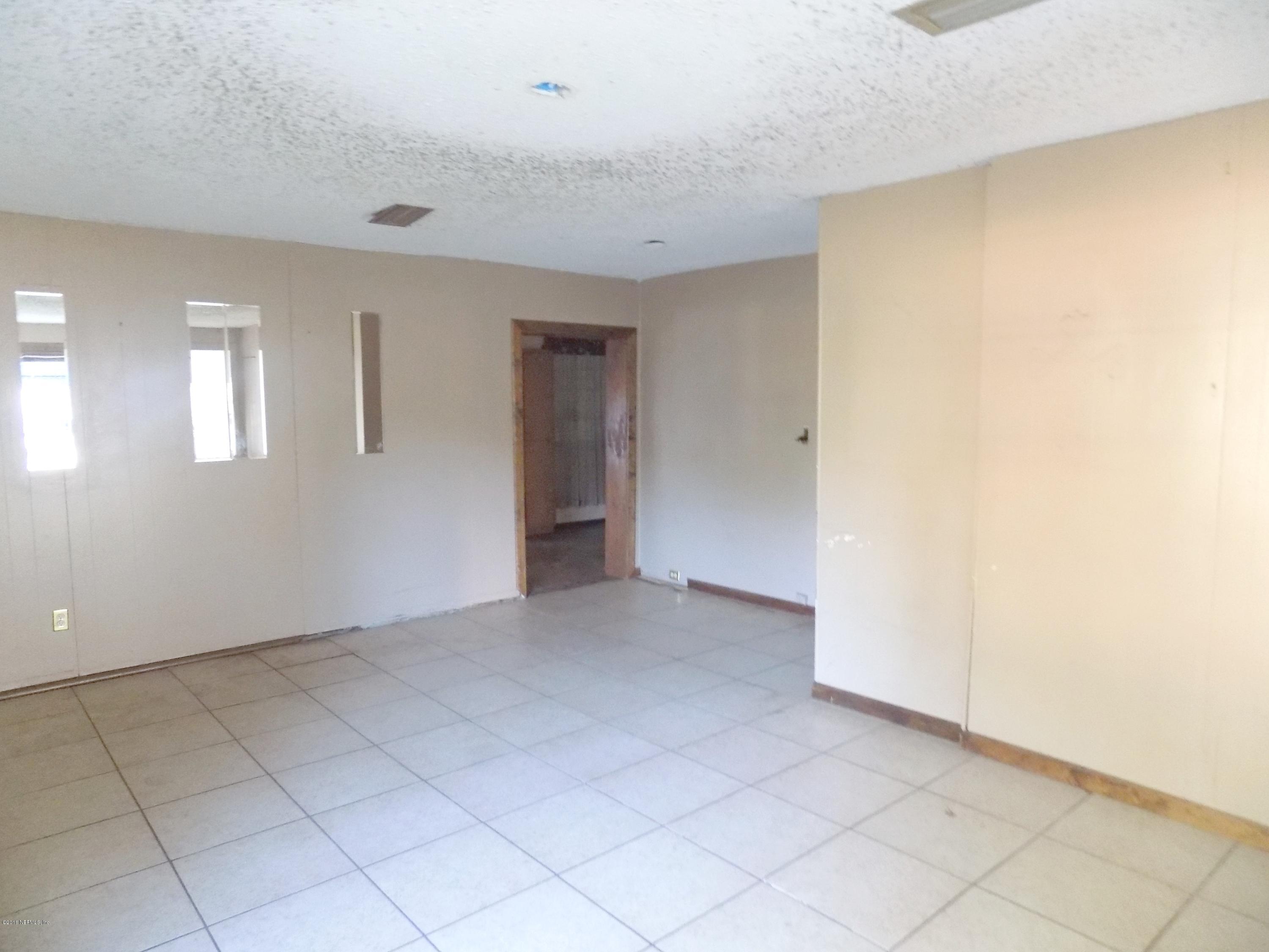 9757 Ivey Road Jacksonville, FL 32246 - Photo 8 of 25 1 (7)