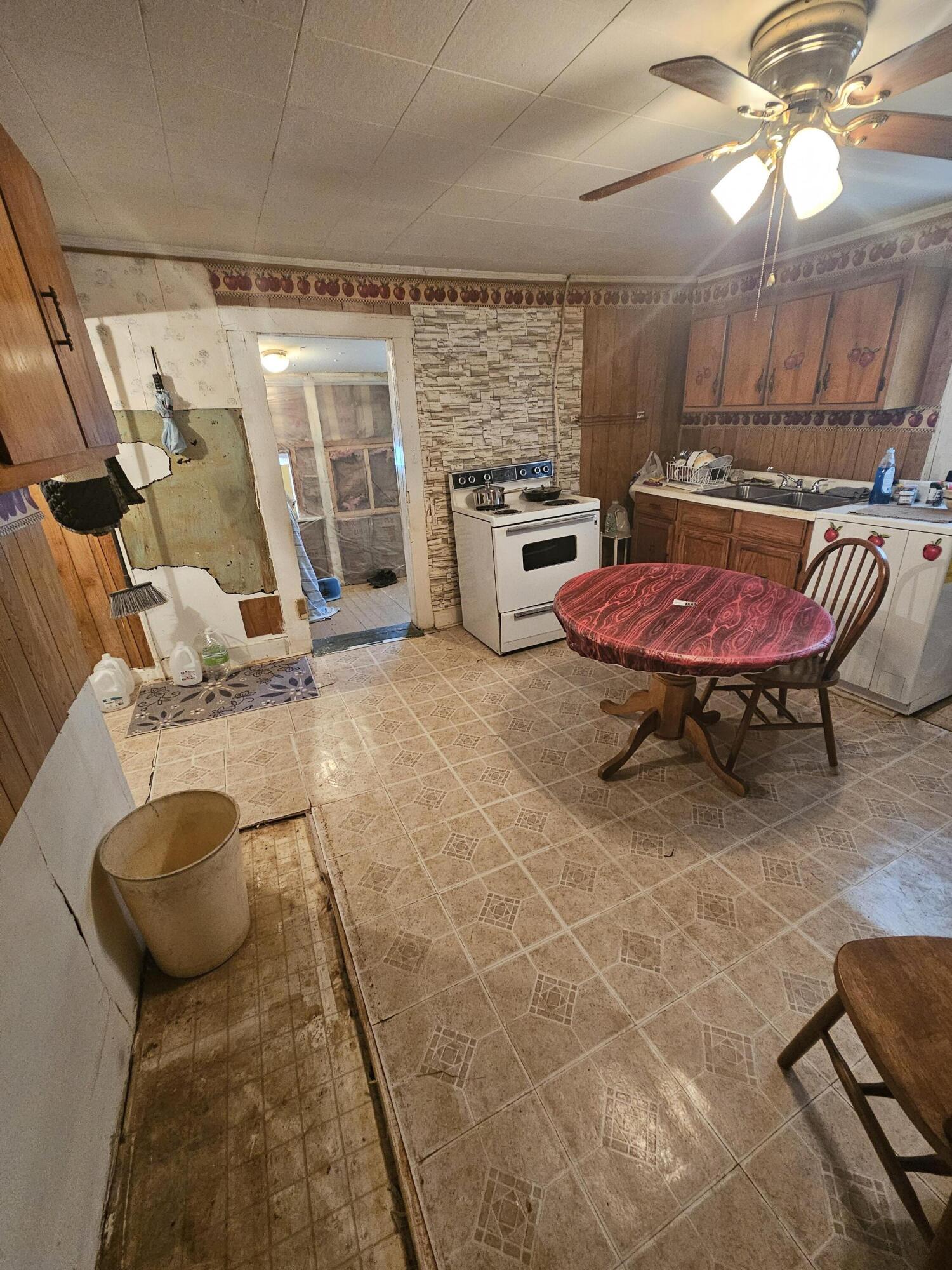 105 Samps Hollow Road Elizabethton, TN 37643 - Photo 11 of 27 20231207_135150