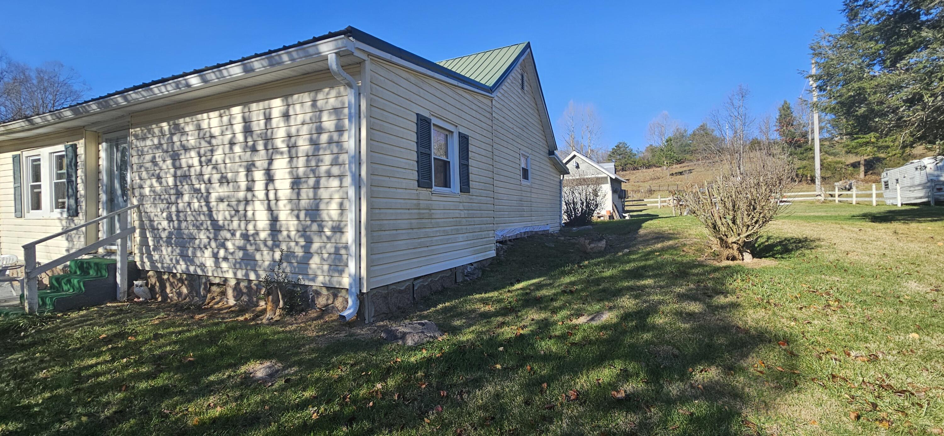 105 Samps Hollow Road Elizabethton, TN 37643 - Photo 2 of 27 20231207_141151