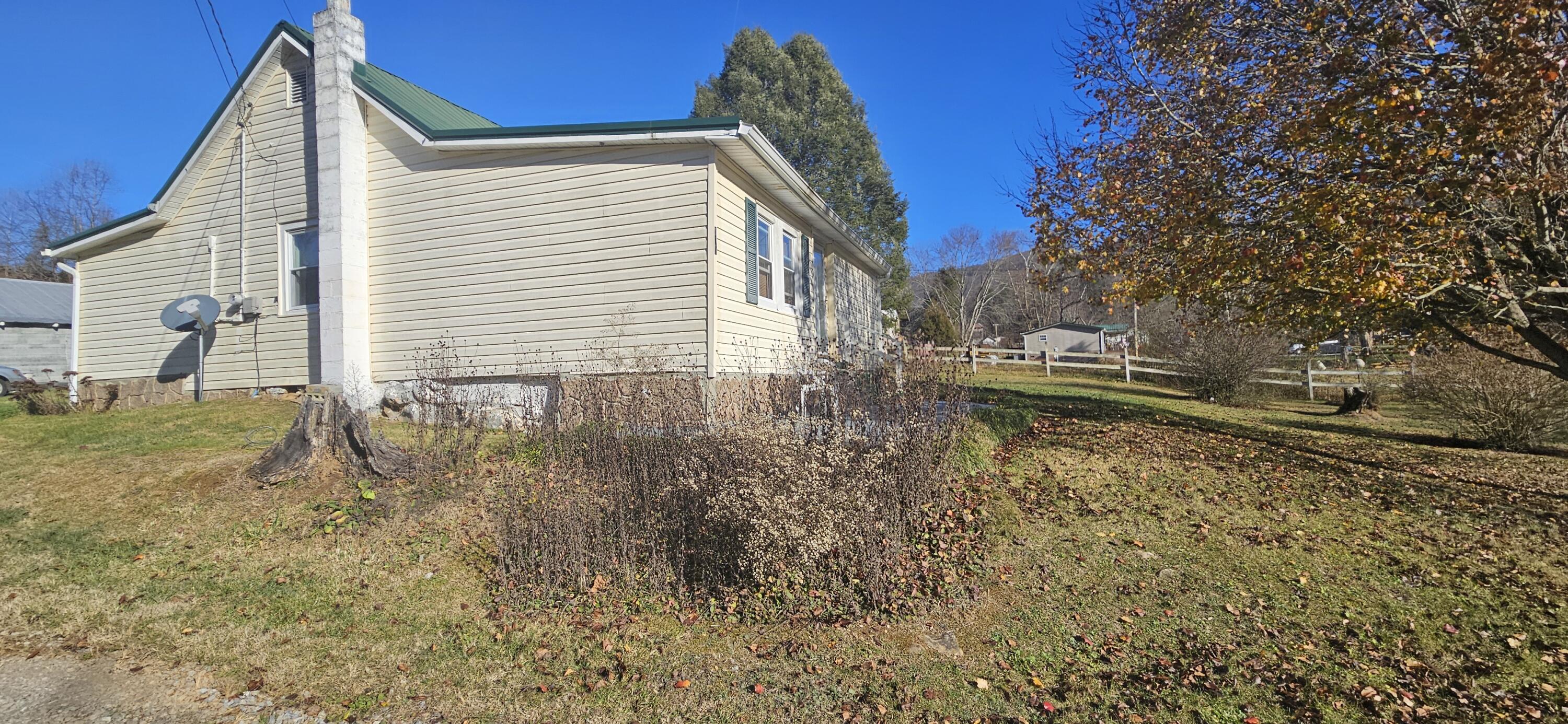 105 Samps Hollow Road Elizabethton, TN 37643 - Photo 5 of 27 20231207_141133