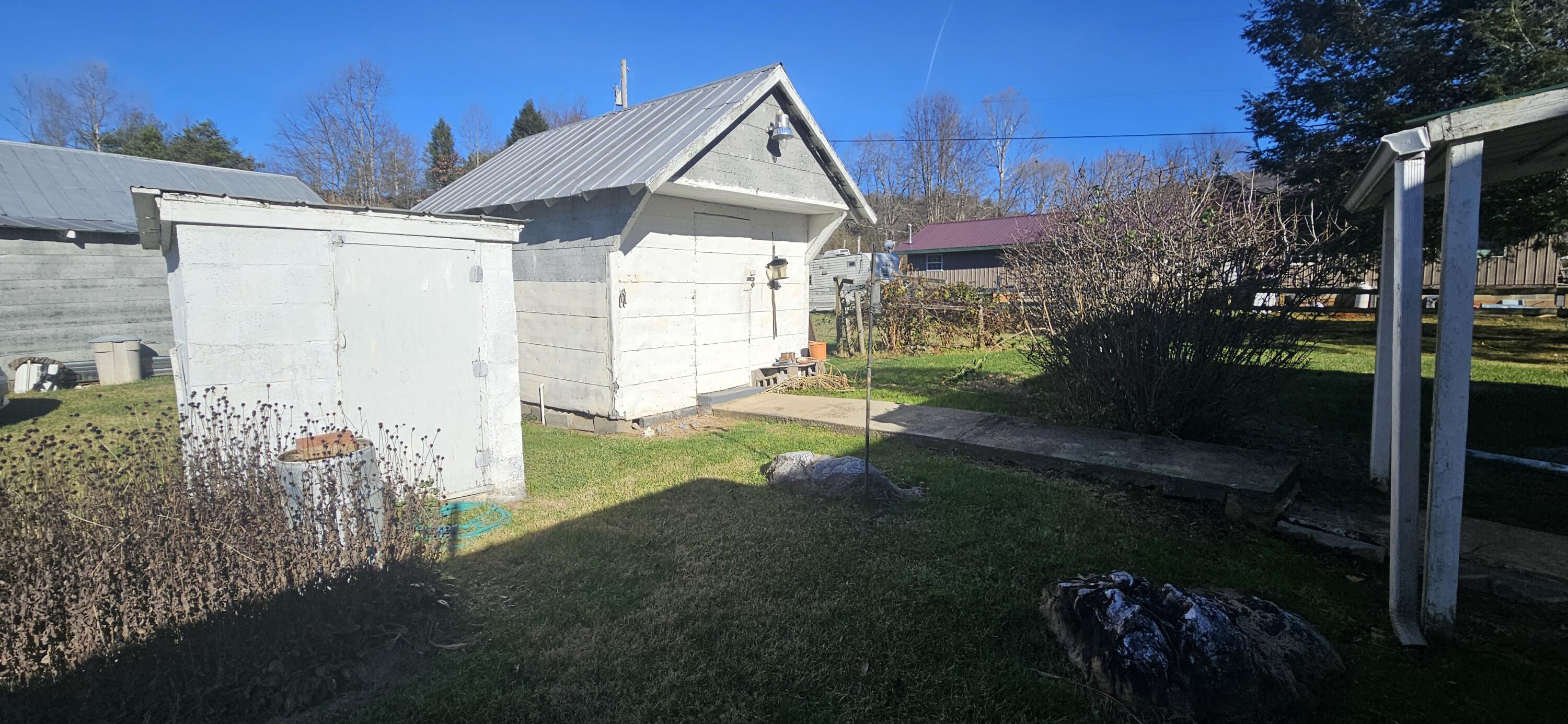 105 Samps Hollow Road Elizabethton, TN 37643 - Photo 6 of 27 20231207_141211
