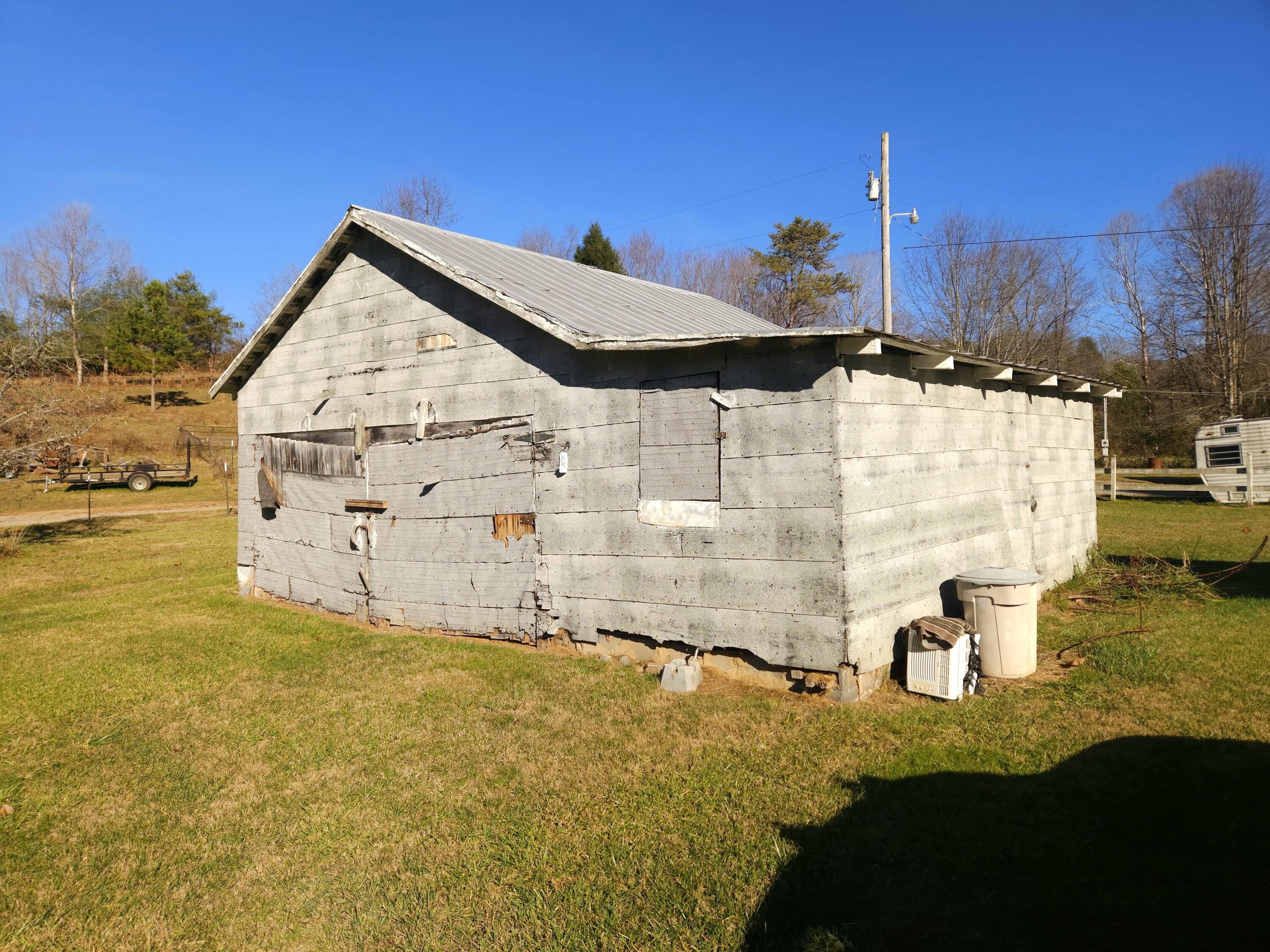 105 Samps Hollow Road Elizabethton, TN 37643 - Photo 7 of 27 20231207_140237_remastered