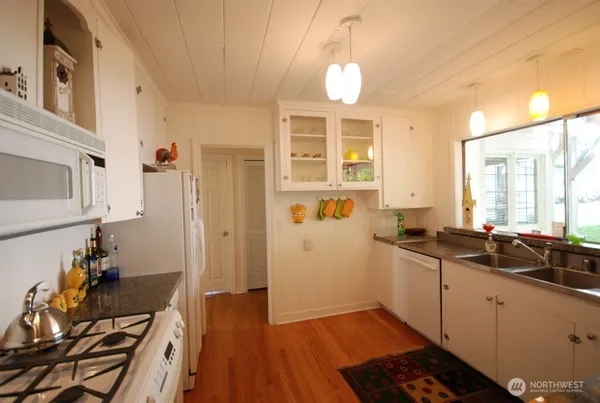 $4,595 | 4610 Lake Washington Boulevard Northeast, Kirkland, WA 98033