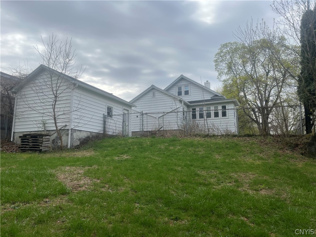 109 Perrine Street Auburn, NY 13021 - Photo 4 of 38