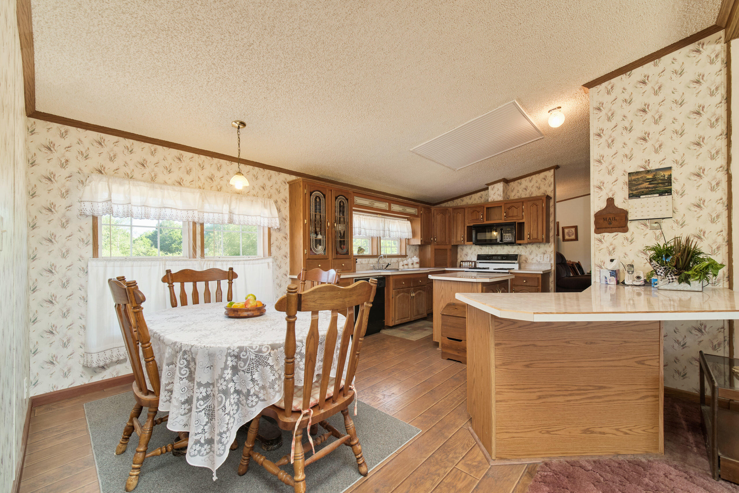 2606 South County Line Road Manistee, MI 49660 - Photo 13 of 49 Dining Area & Snack Bar