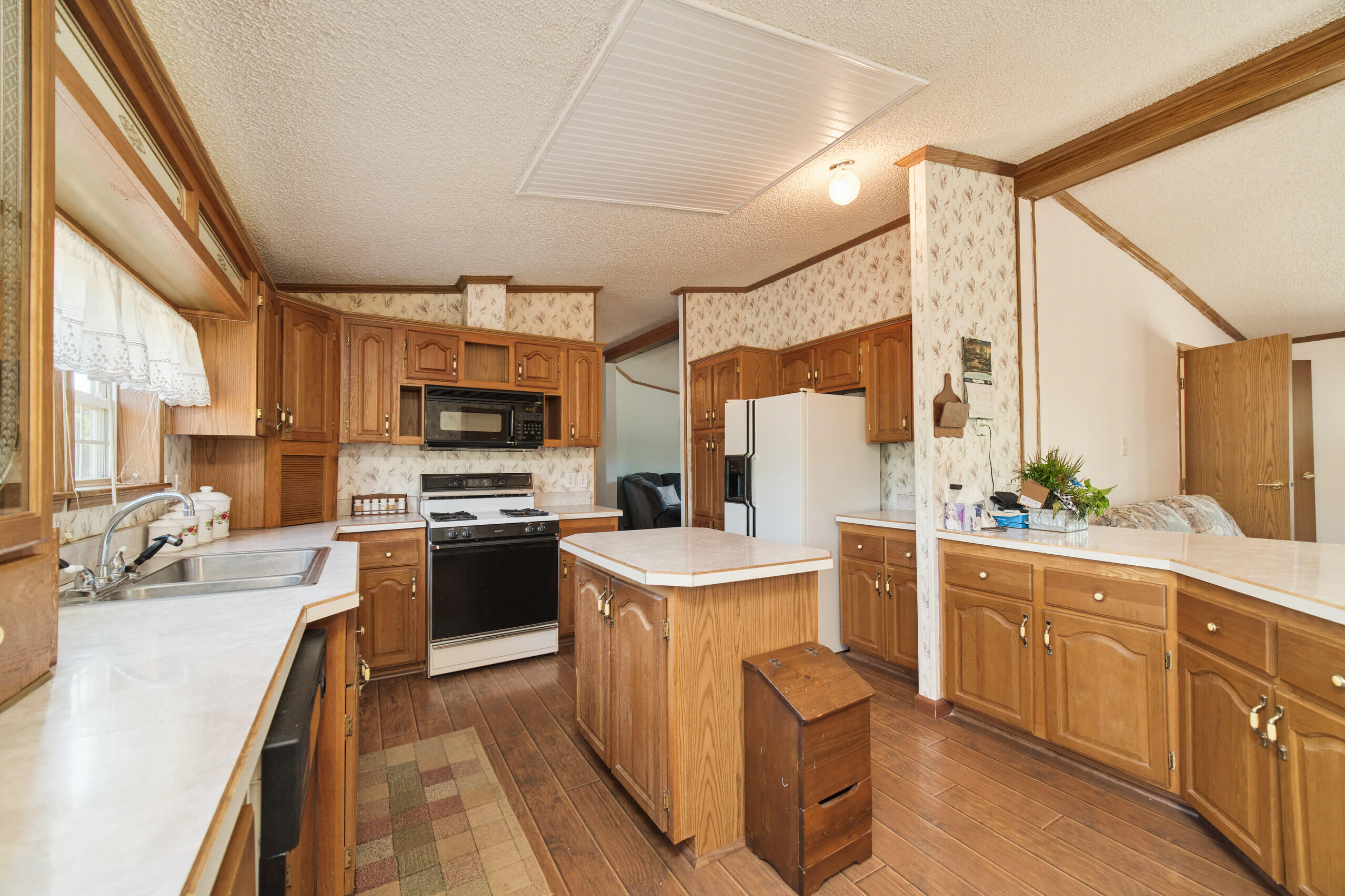 2606 South County Line Road Manistee, MI 49660 - Photo 14 of 49 Kitchen