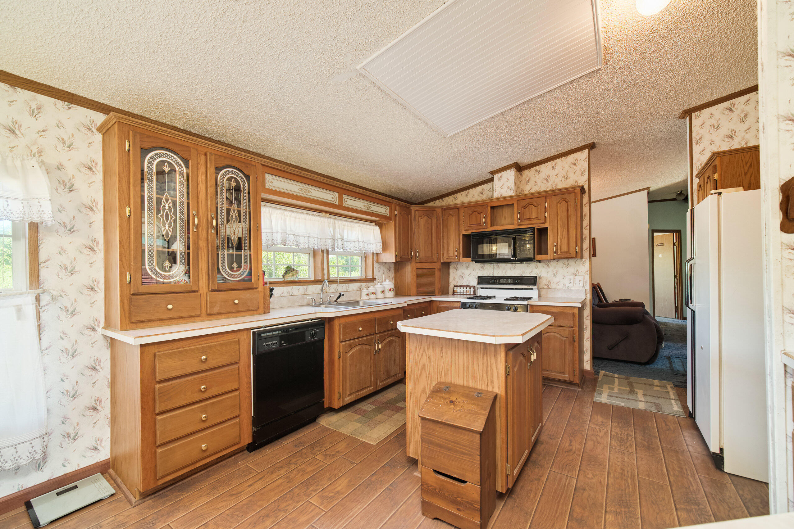 2606 South County Line Road Manistee, MI 49660 - Photo 16 of 49 Kitchen