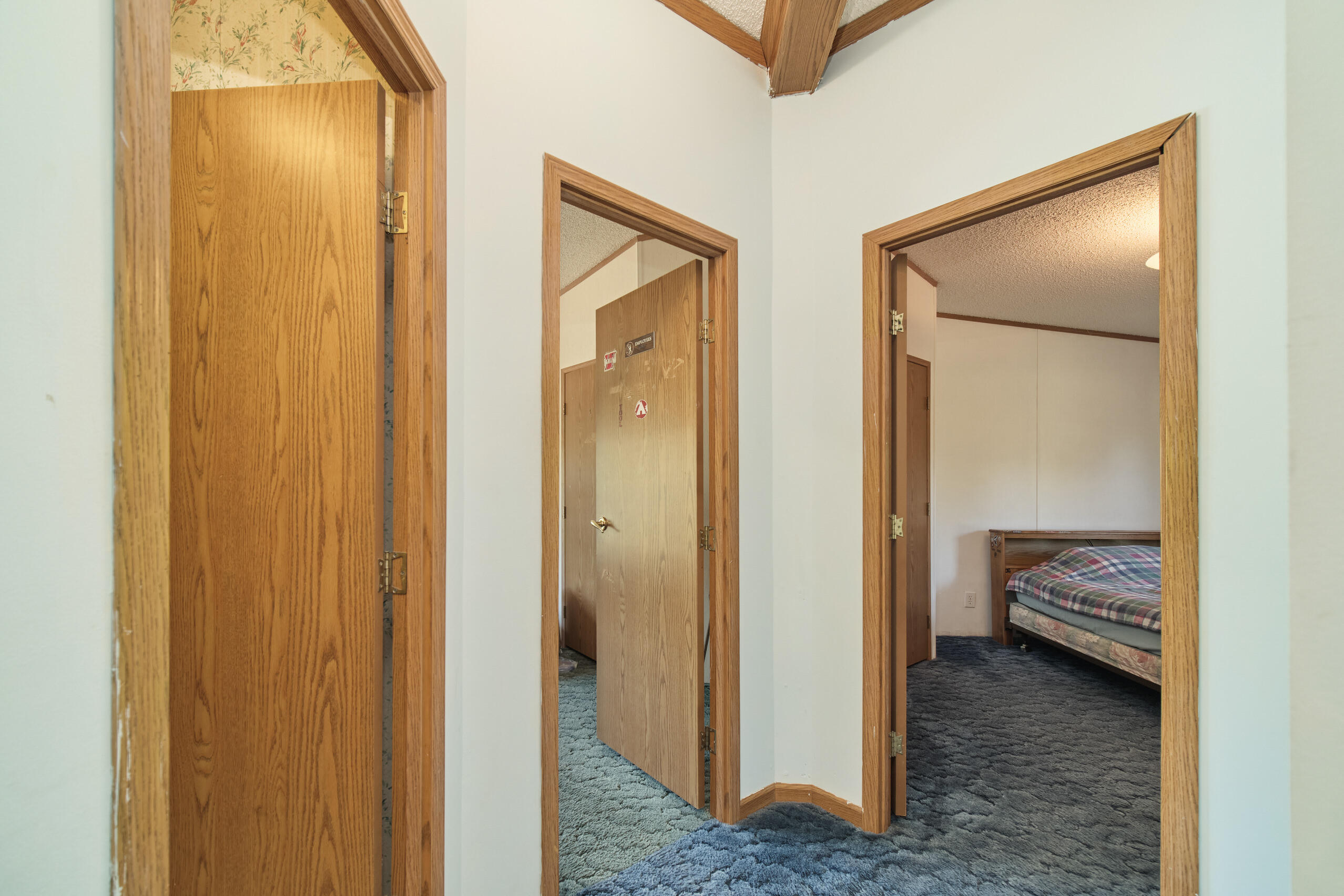 2606 South County Line Road Manistee, MI 49660 - Photo 25 of 49 Hallway