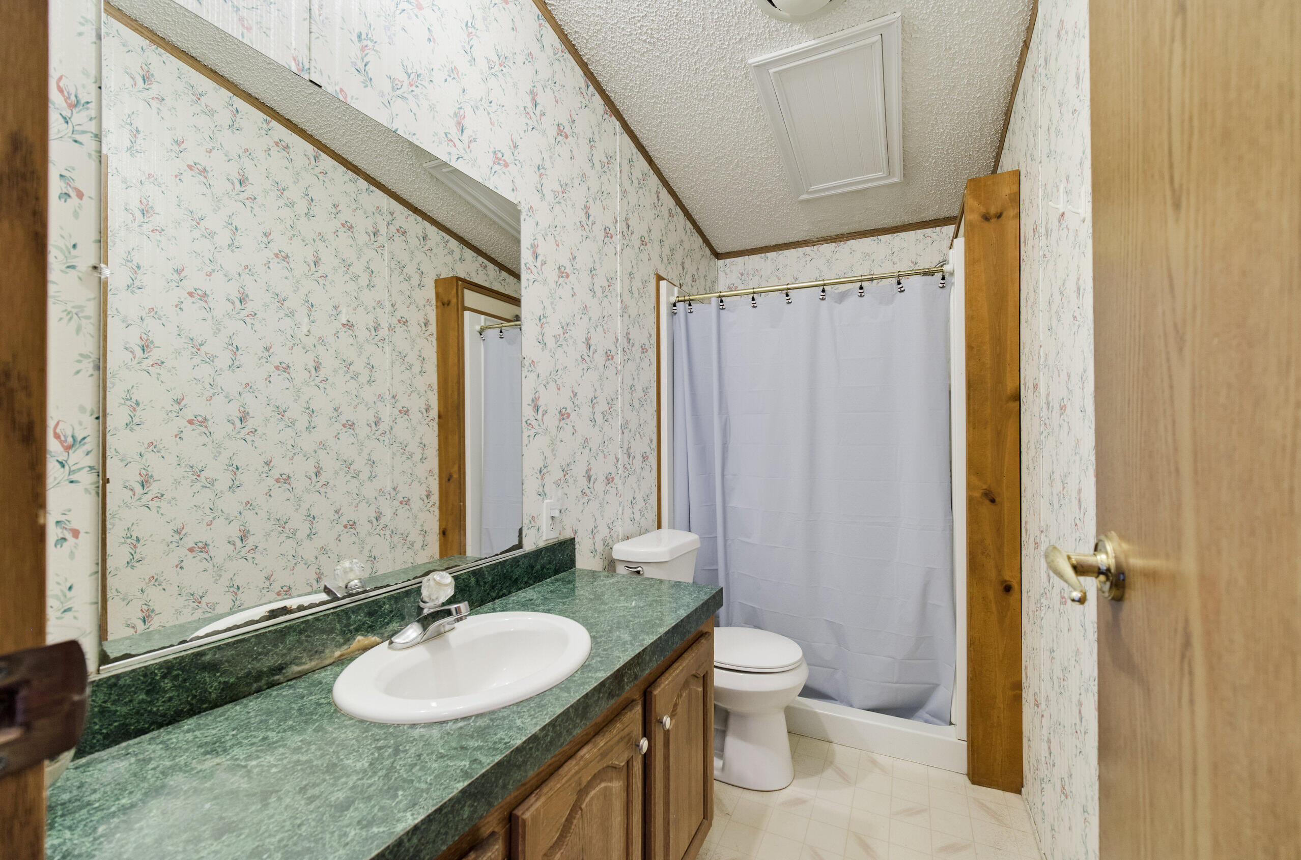 2606 South County Line Road Manistee, MI 49660 - Photo 26 of 49 Full Bathroom