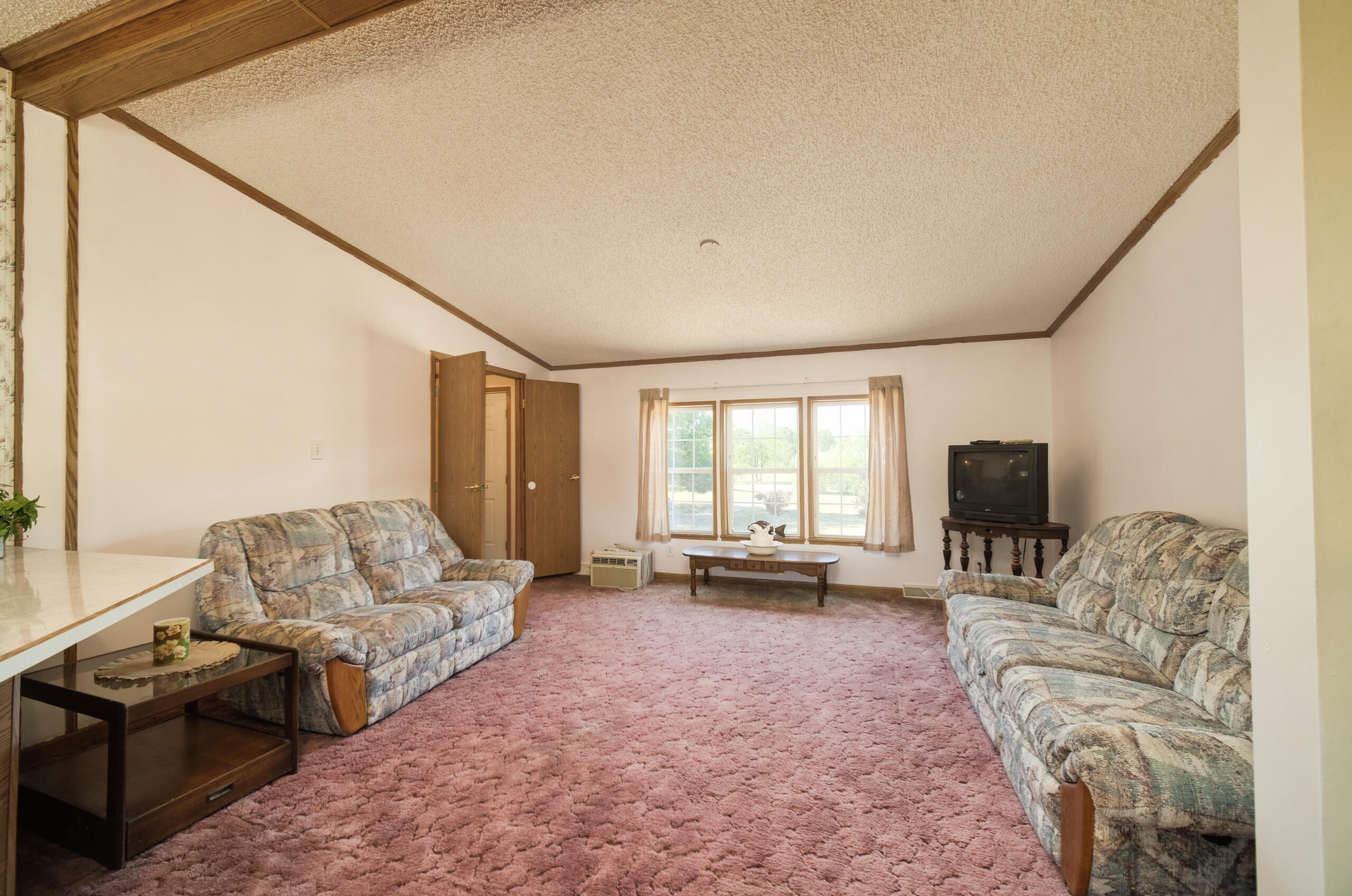 2606 South County Line Road Manistee, MI 49660 - Photo 7 of 49 Family Room