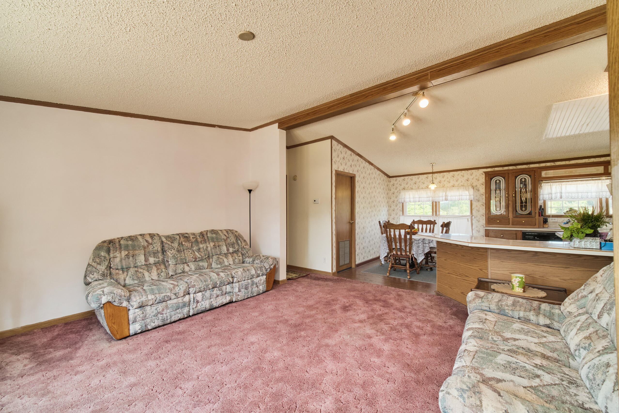 2606 South County Line Road Manistee, MI 49660 - Photo 9 of 49 Family Room