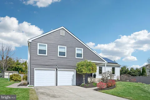 $625,000 | 2 Warwick Court, Mount Laurel, NJ 08054