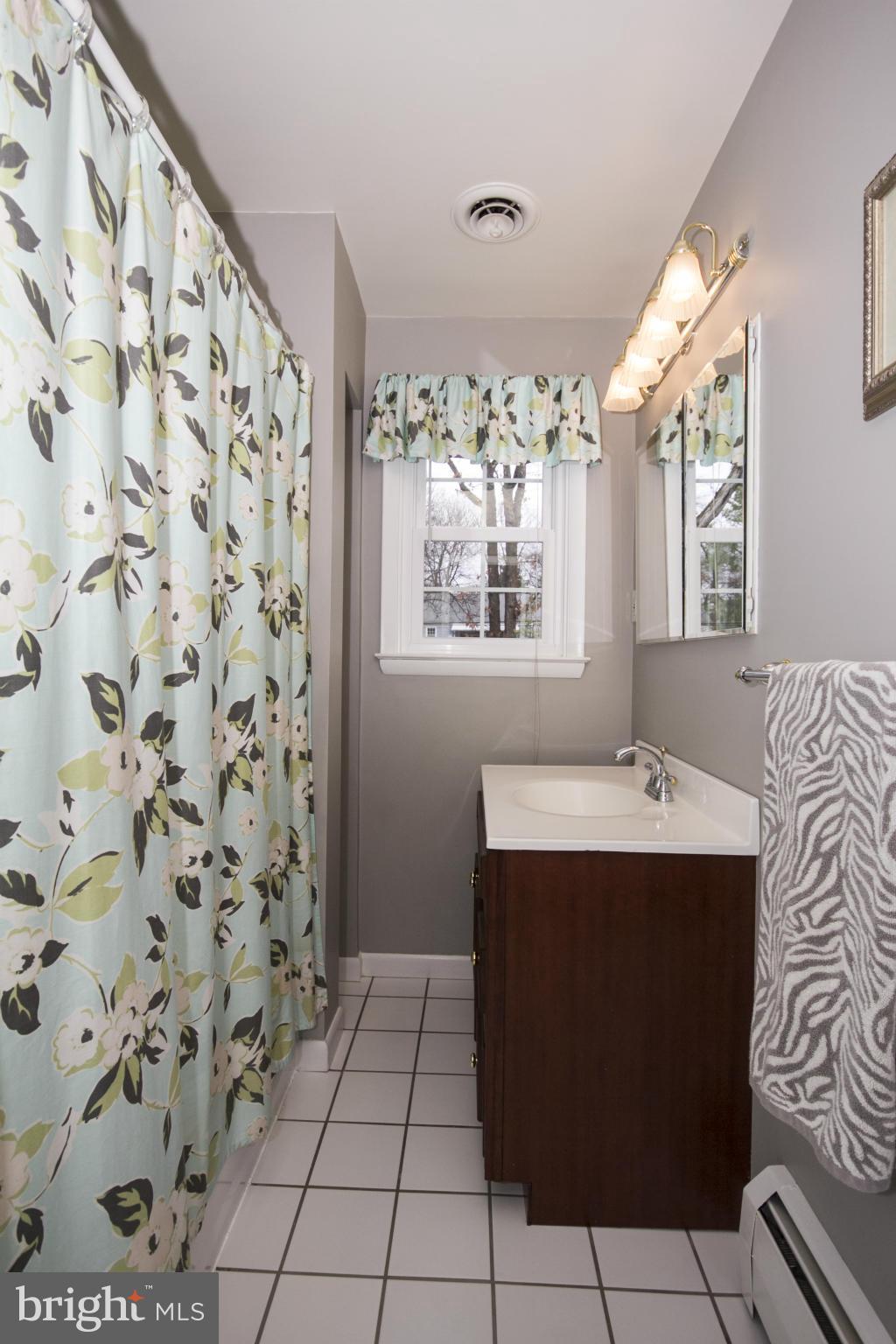 64 Belfast Road Lutherville-Timonium, MD 21093 - Photo 16 of 30 Family Bath - Upper Level - nicely appointed