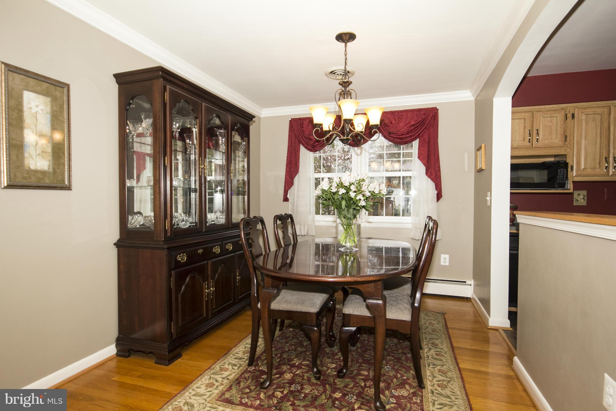 64 Belfast Road Lutherville-Timonium, MD 21093 - Photo 7 of 30 Lovely Hwd Flrs & Updated LIghting