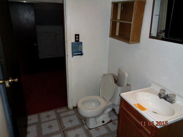 292 West Cermak Road Braidwood, IL 60408 - Photo 20 of 25 a bathroom with a toilet a sink and mirror