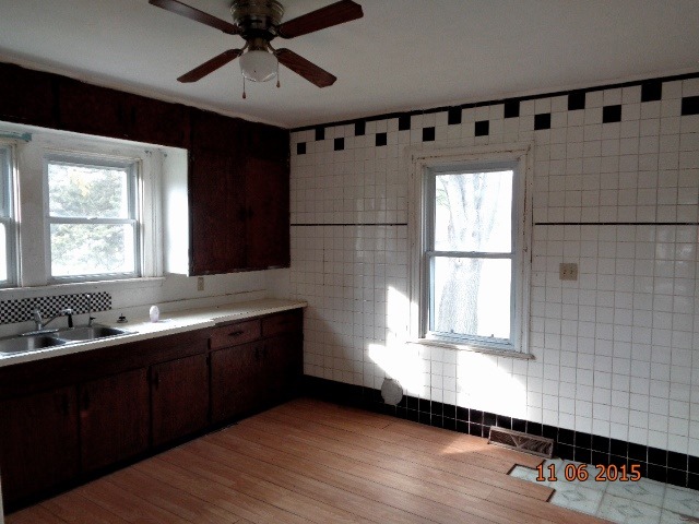 292 West Cermak Road Braidwood, IL 60408 - Photo 6 of 25 a bathroom with double vanity and a large mirror