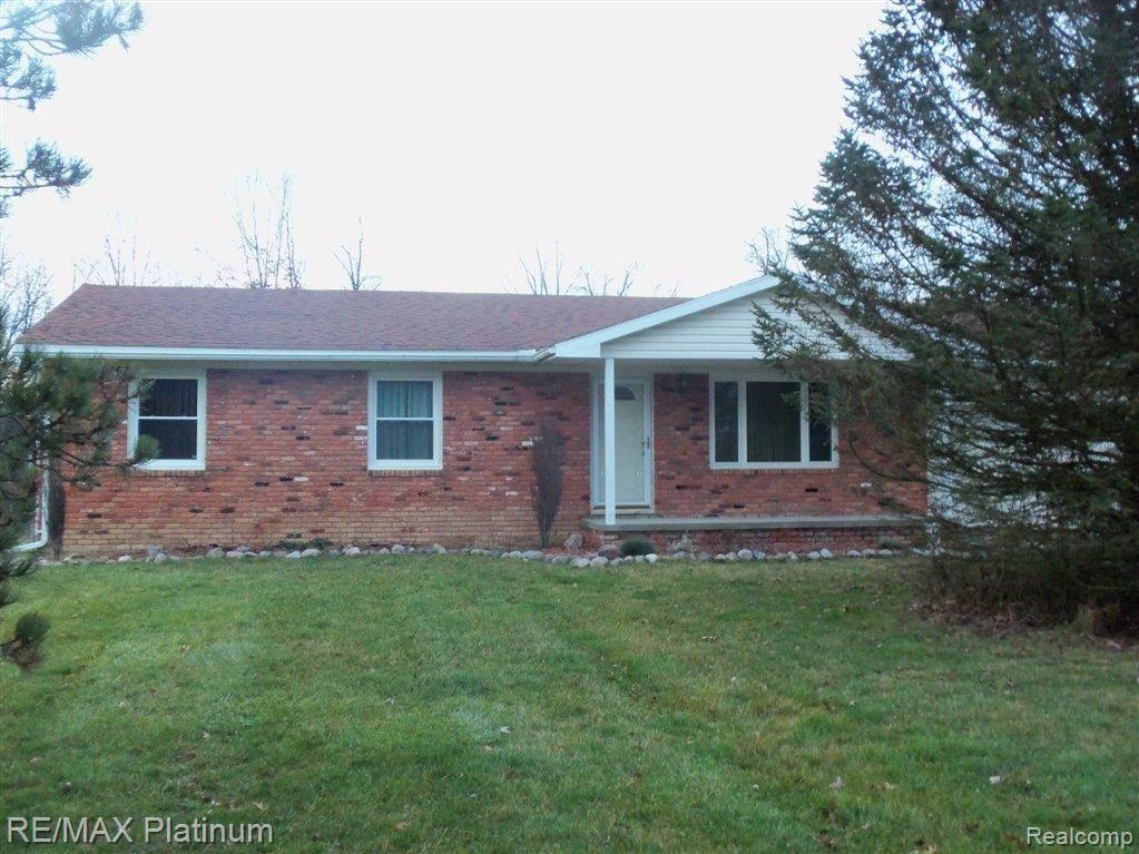 110 North Kellogg Road Howell, MI 48843 - Photo 1 of 16 Front View