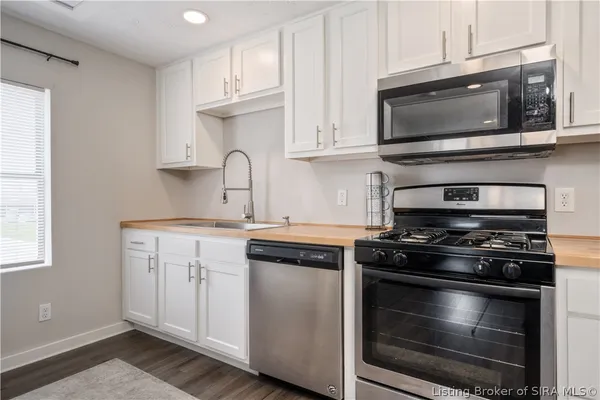 $674,900 | 801 East 10th Street, Jeffersonville, IN 47130