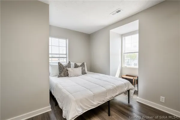 $674,900 | 801 East 10th Street, Jeffersonville, IN 47130