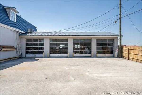 $674,900 | 801 East 10th Street, Jeffersonville, IN 47130