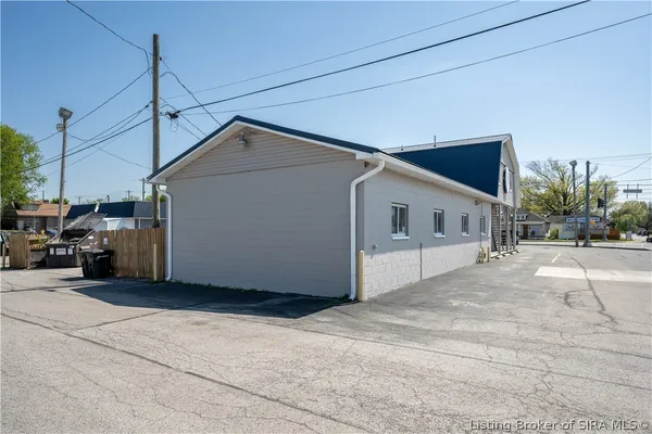 $674,900 | 801 East 10th Street, Jeffersonville, IN 47130