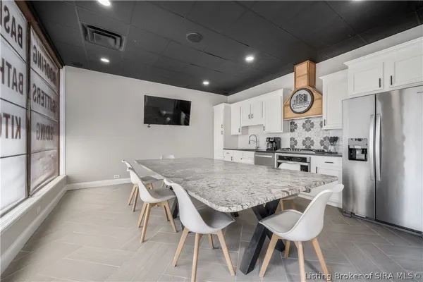 $674,900 | 801 East 10th Street, Jeffersonville, IN 47130