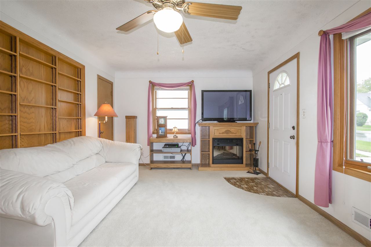 2009 Downing Avenue Waterloo, IA 50701 - Photo 3 of 19 Gallery Image 3