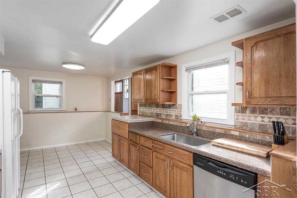 500 East Sugnet Road Midland, MI 48642 - Photo 8 of 26 31398984-7.JPG