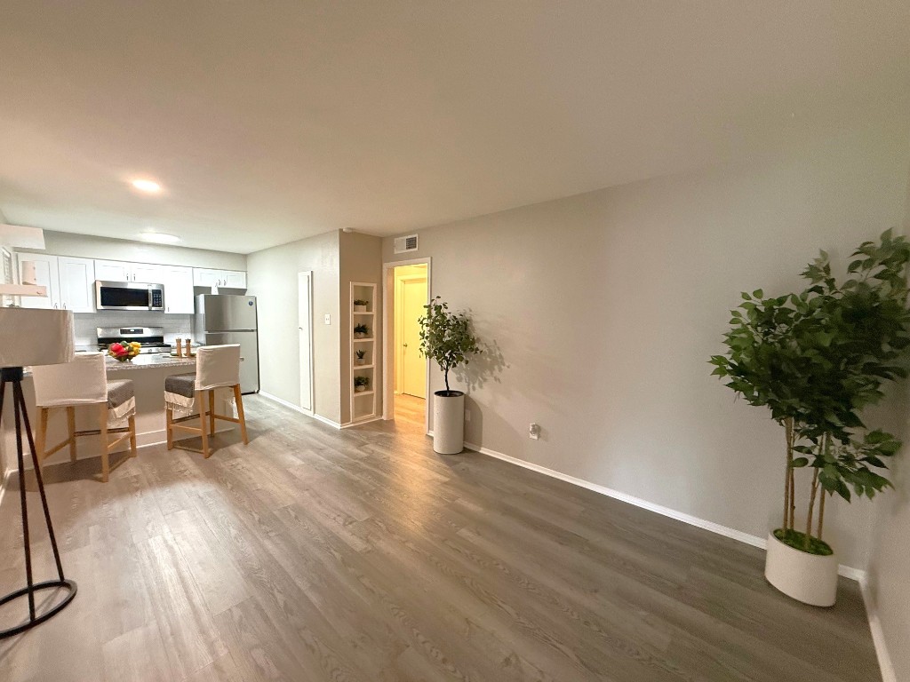 9733 Neuens Road, Unit 25 Houston, TX 77080 - Photo 2 of 8